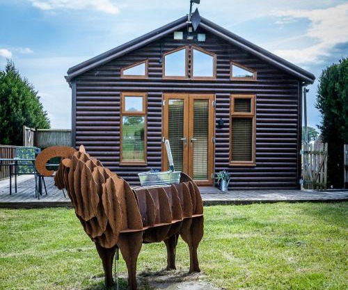 FAIRVIEW FARM Holiday Accommodation 14 Luxury Lodges, Cabins, Dog Friendly, Suitable for Couples, Families and Groups, Wedding Guests , Corporate events, Sleeps 2-65 guests in Ravenshead, Nottingham near Sherwood Forest, set in 88 acres