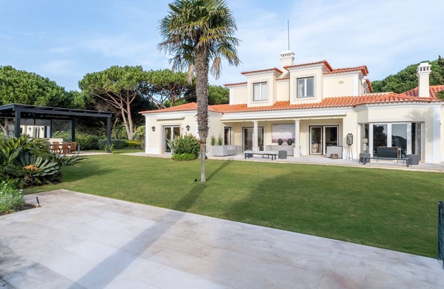 Fairview Villa by Cadenzalux