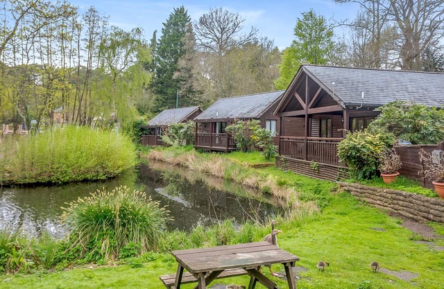 Falkner Watersedge Lodge