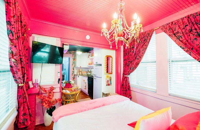 Fall Deals The Twisted Tulip, a curious stay