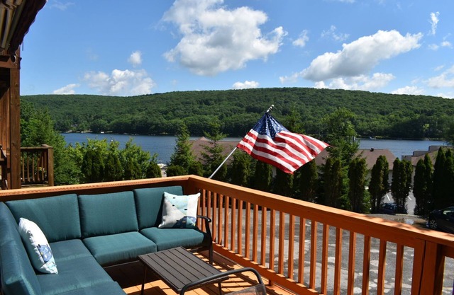 Fall Fun at our Centrally Located Lake View Condo that sleeps 6!