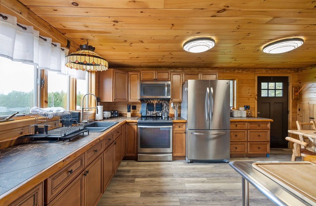 Fall’n Love in the White Mountains. Log Cabin. Views.