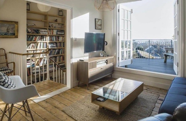 Falmouth Townhouse, Terrace w/Panoramic Sea Views