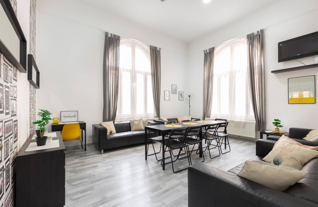 ⭐FAMILY APARTMENT ❤️A/C ☕FREE-BREAKFAST @OLD-TOWN
