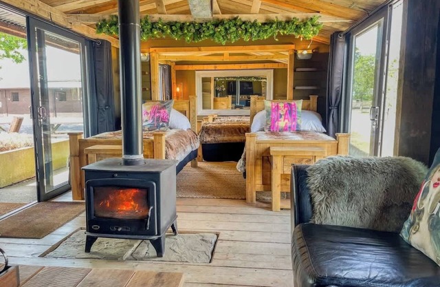 Family Cabin Escape | Puppy Lounge & Horse Views