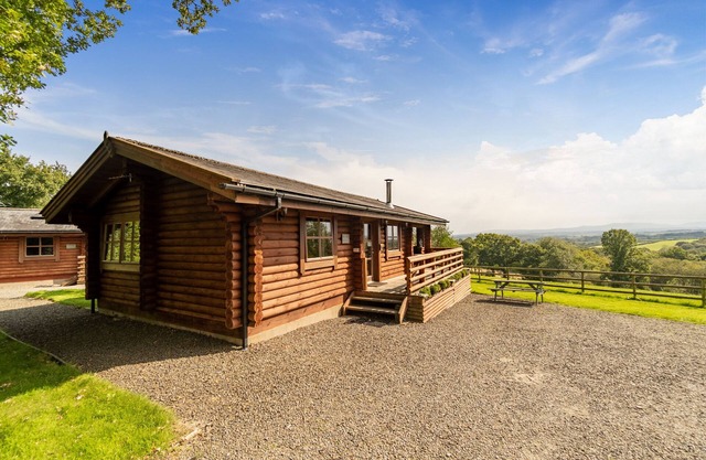 Family-friendly, centrally placed for all parts of Devon, unspoilt countryside