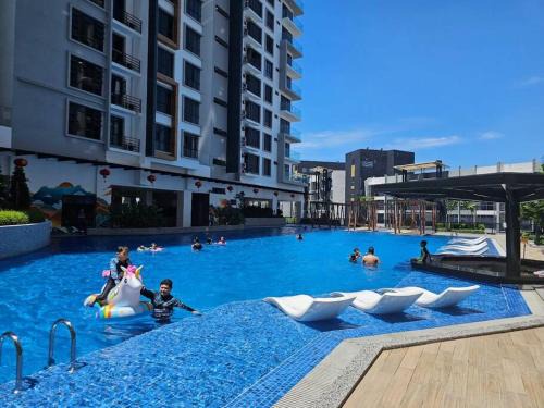 Family-Friendly Homey Unit with Parking