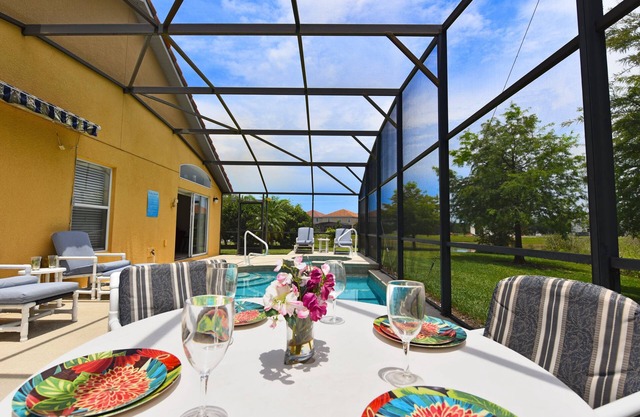 Family-Friendly Villa: Pool, Spa, Game Room & Minutes to Disney