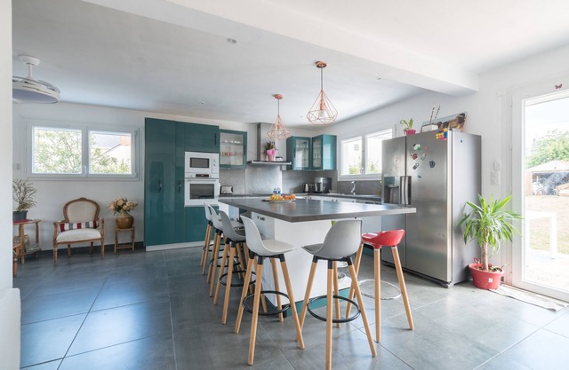 Family oasis 5 minutes from the beach with swimming pool