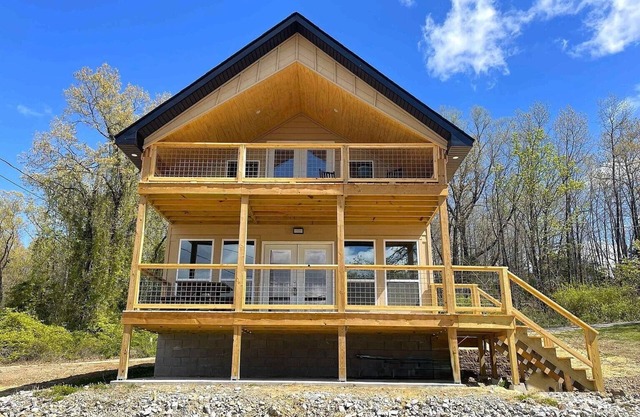 Family/Pet Friendly, Peaceful Cabin, Lakeview, Deck with Norfork Lake viewsnn n