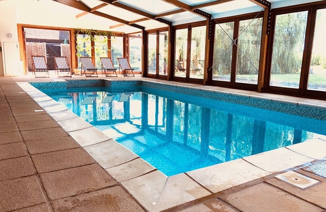 Family Retreat in Kent. All-year pool. Sleeps 12 + 2. 6 bedrooms, 4 bathrooms.