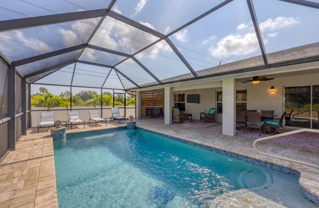 Family Retreat Sleeps 10 Pool Near Beach