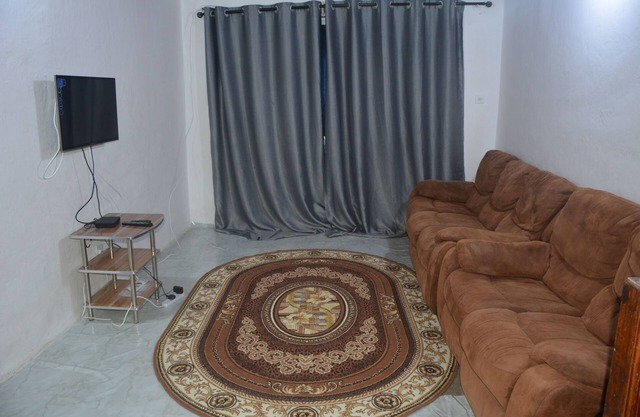 Family-sized apartment-5 mins walk to stone town