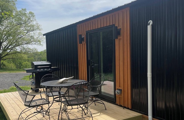 Family style cabin with pond and orchard near the Buffalo National River
