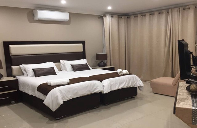 Family Twin Inter-Leading Suite