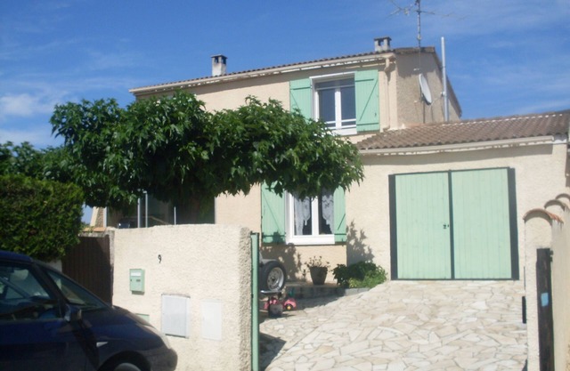 Family villa with pool and garden