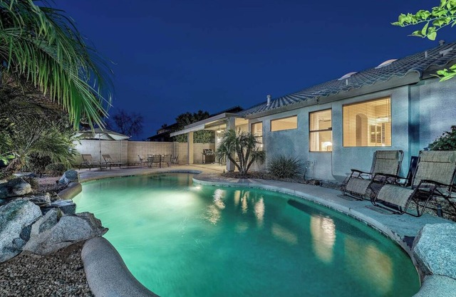 Fantastic 5 Bedroom home on Golf FREE heated Pool