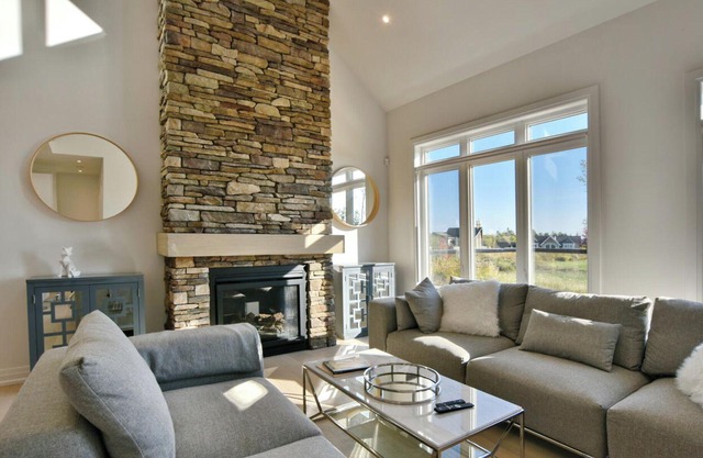 Fantastic new house on a golf course one block from the beach on Georgian Bay