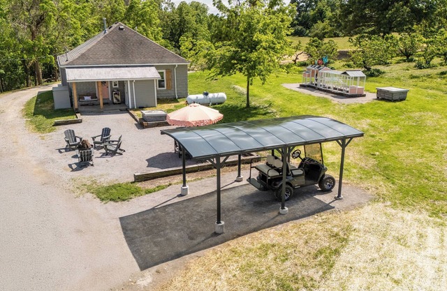 Farm Cottage Experience at Rendleman Orchards