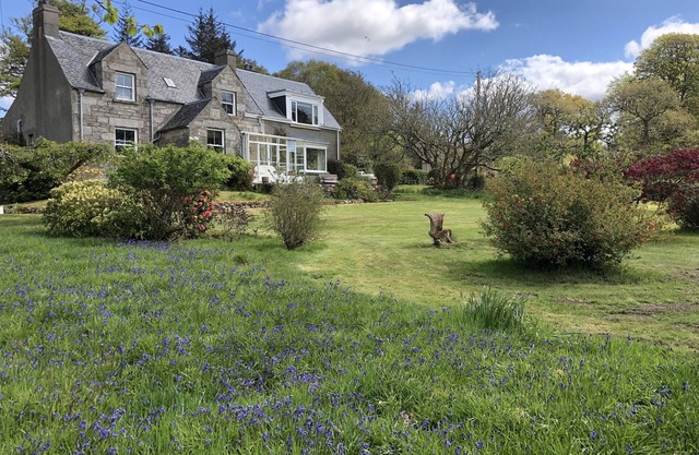 Farm house, family and pet friendly.