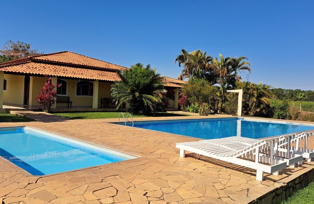 Farm with 10 rooms. Leisure area. 3 swimming pools. With wifi. Rural region in Porto Feliz