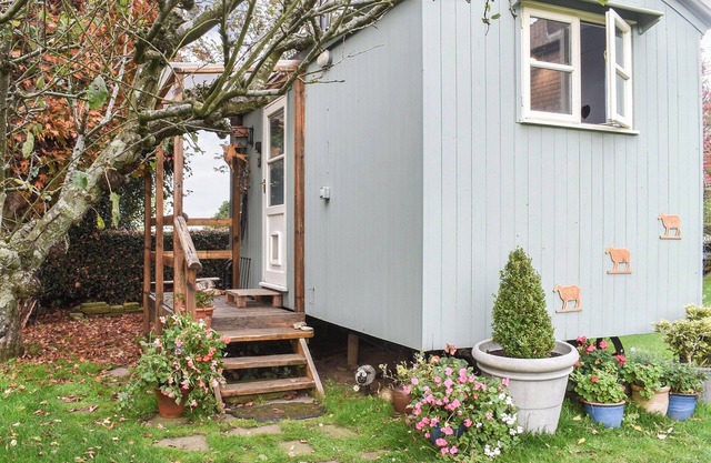 Farmhouse Garden Shepherds Hut