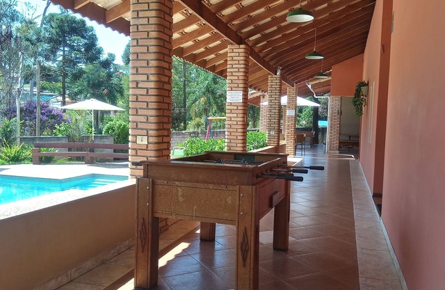 FARMHOUSE - HIGH STANDARD, HEATED POOL ALL YEAR ROUND, FAMILY GROUPS ONLY.