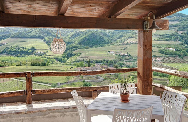 Farmhouse "Monteoliveto Cottage Classic" with Shared Pool, Private Garden & Wi-Fi