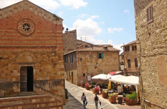 Fashination, privacy and refined atmosphere, in romantic apartment of medioeval village.