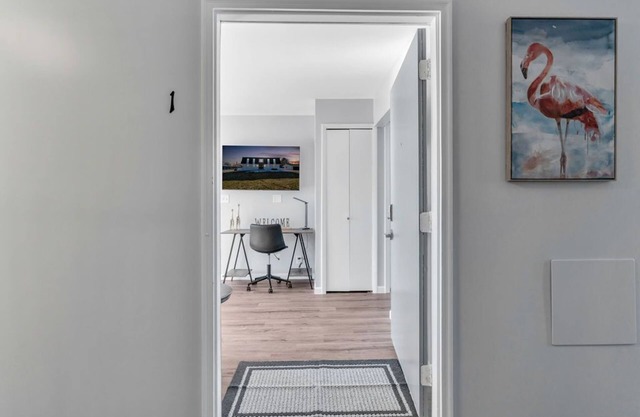 Fenton Flats- Suite 1 With On Site Hot Tub and Personal Garage