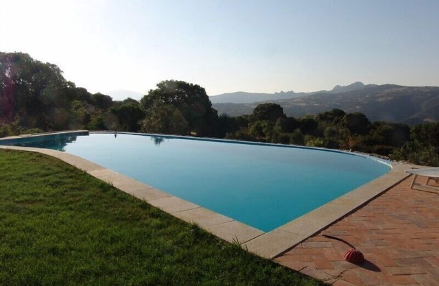 Ferienhaus mit Poolnutzung, 30km hinter der Costa Smeralda im Herzen der Gallura