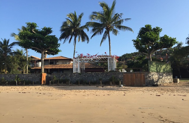 Ferradura Beachfront mansion, 5 suites and spacious garden