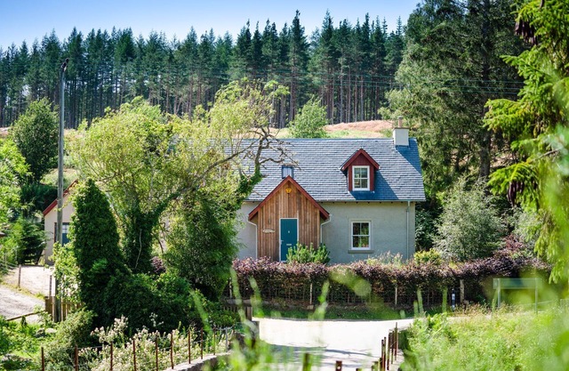 Feshiebridge Cottage - a cottage that sleeps 6 guests in 3 bedrooms