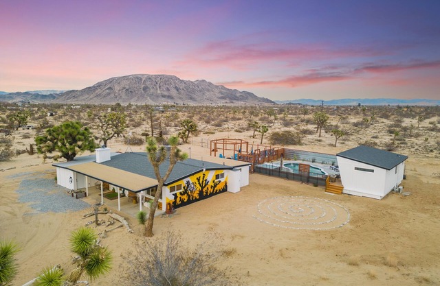 FINCA TECOLOTE Retreat/Pool and Spa on 5 Acres surrounded by Joshua Trees