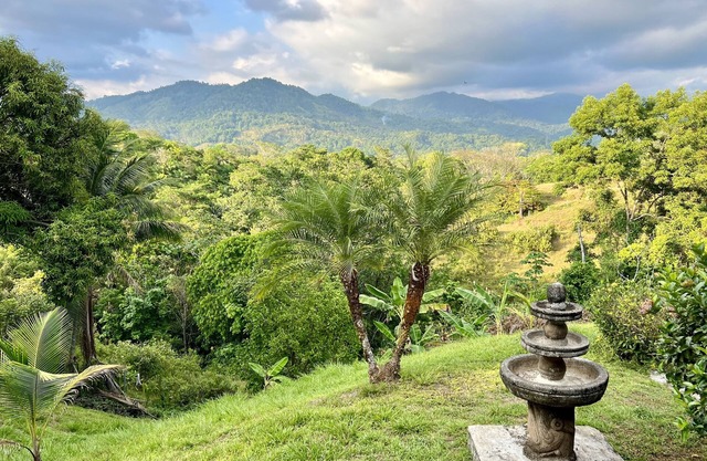 Finca Terra: Tranquil Country Home w/Pool, Privacy & Great Mountain Views!