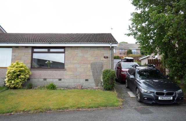 Find "DWELLCOME HOME Ltd" site for 10oo10 assurance from past guests - King & Dble Bedroom Garden Bungalow, free 2 vehicles driveway parking, fast broadband & garden Ideal for contractors and families Homely & Miles better than a hotel room