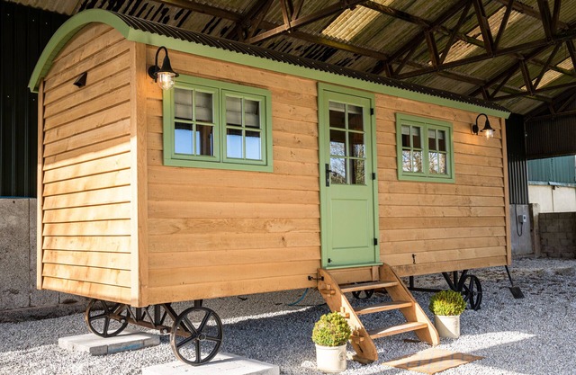 Finest Retreats | The Shepherd's Hut at Northcombe Farm