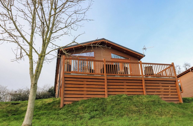 FINNBARS LODGE, pet friendly, with a garden in Richmond