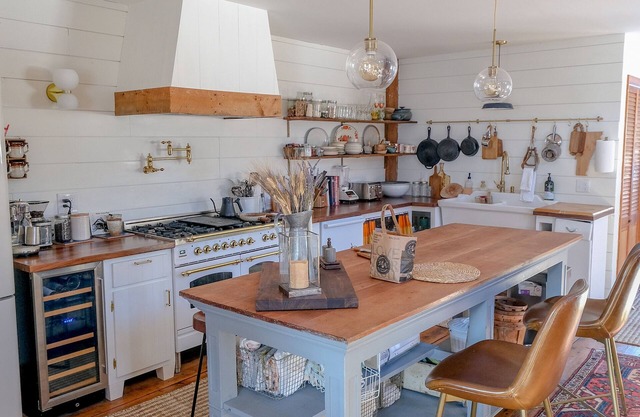 Finnegan's Barn - Retro Rustic Mansfield/Smuggs