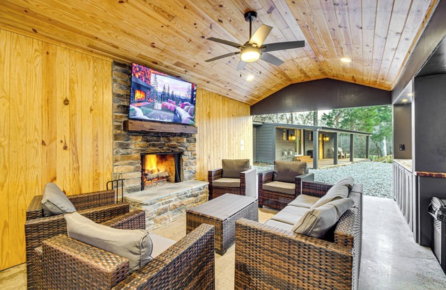 Fire Pits + Gazebo: Lakefront Escape in Terry!
