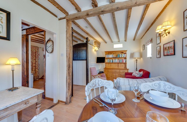 Firs Coach House - Two Bedroom House, Sleeps 3