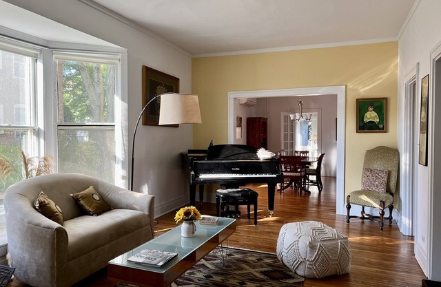 First floor of Historic Oak Park Villa, Grge:2Cars