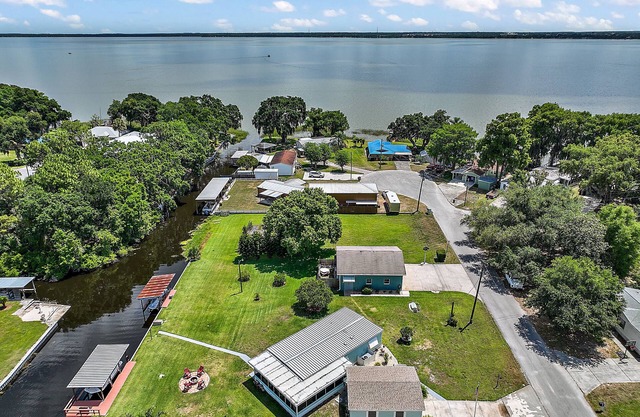 Fisherman's paradise on Lake Eustis in Leesburg, FL
