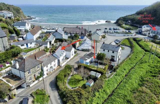 Fisherman’s cottage 100 yards from the sea with log burner and own parking