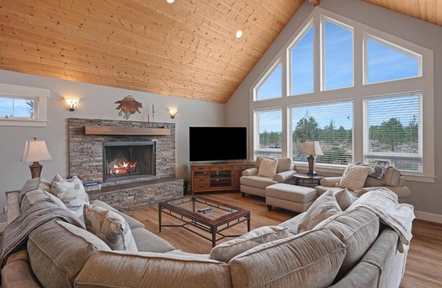 Five Peaks Home with Soaking Tub