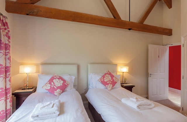 Five Star, Gold Awarded, Barn Conversion In Beautiful Norfolk Hamlet
