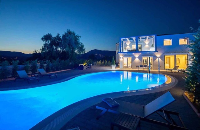 Five Stars Villa Corfu - 2 swimming pools 1 heated - tennis court