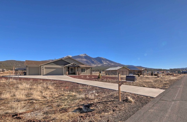 Flagstaff Home w/Views - Near Arizona Snowbowl!