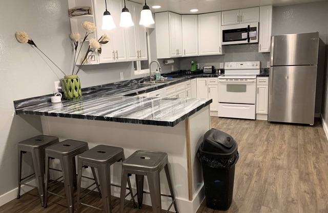 Flexible Cancellation - 2 Bedroom/2 Bathroom in town Ketchikan, Alaska