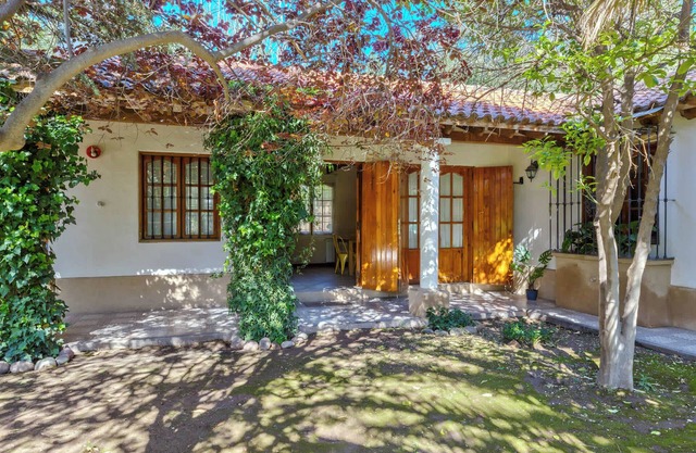 Fliphaus + Alzaga 5100 - 4 Bd House Pool, BBQ + Daily Cleaning